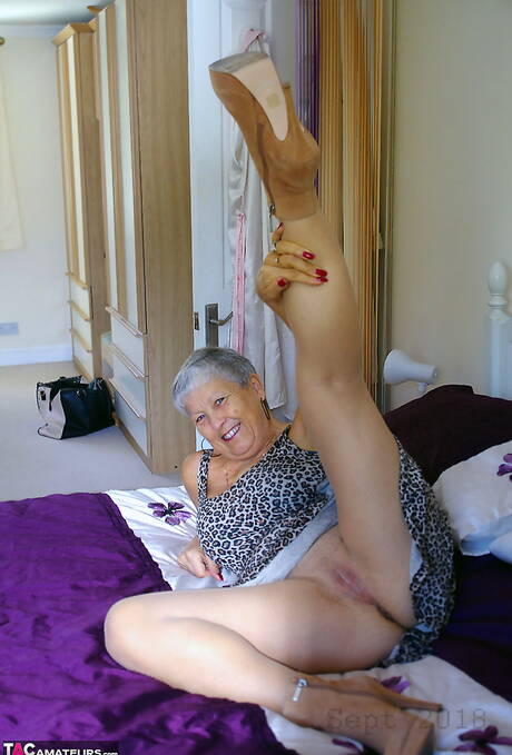 TAC Amateurs are excited to present you with a picture gallery showcasing Savana xxx gallery 266061